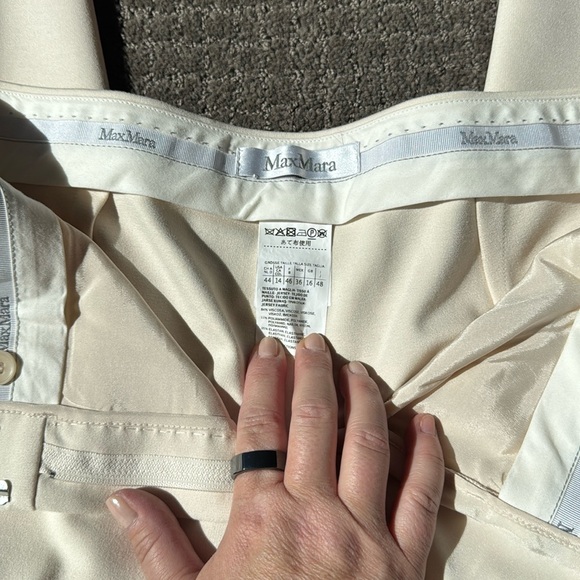 Elegant MaxMara Cream Trousers - Picture 2 of 5
